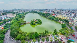 1 ho hoan kiem nam ngay trung tam ha noi va la mot bieu tuong cua thanh pho 2612ef4c2f 300x169